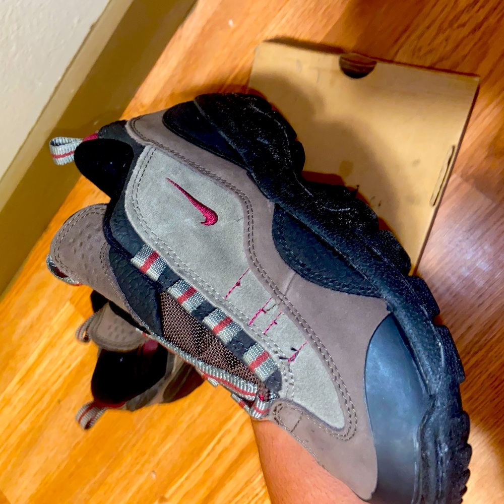 Nike VINTAGE ACG boots size 6 Woman